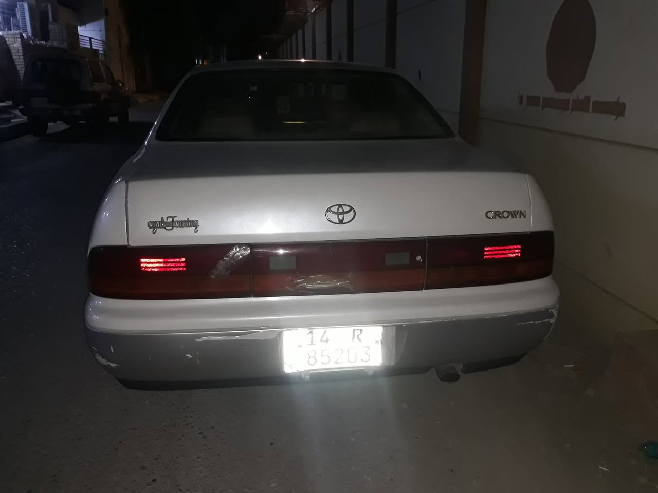 كراون بطة لون ابيض لؤلؤي موديل ٩٣ رقم بصرة نكليزي دولي محرك ٢ ونص
 القبق الاسود السيارة نظيفة جدا نصبتهة كلش حلوة 
سعر ٥٥
ت ***********
