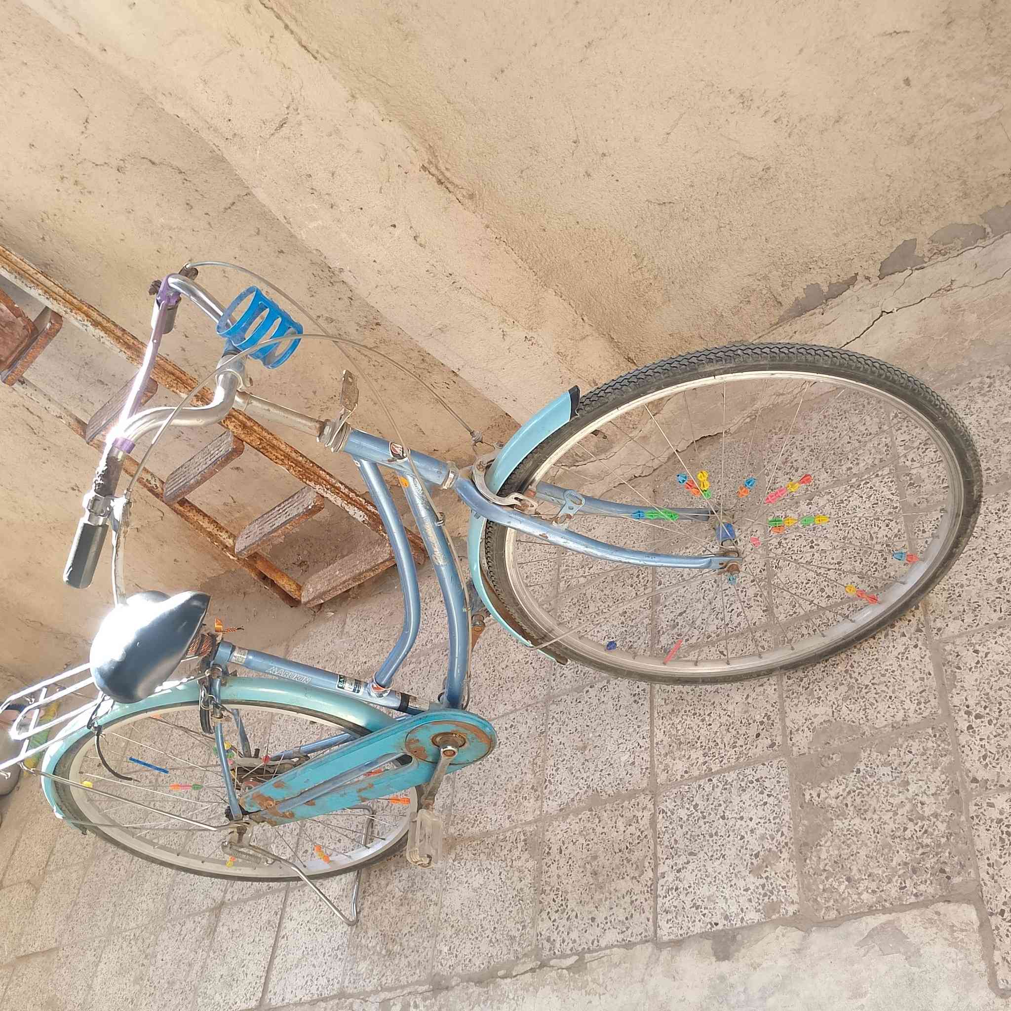 سلام عليكم بايسكل للبيع حجم 27نضيف جدان  مكاني اطوريج ام الهوى التصال عل رقم ***********
