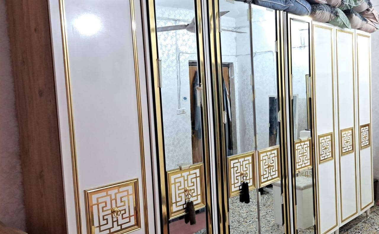 السلام عليكم غرفه  نوم مستعمله تركي نظافه85٪ ١٠ قطع  السعر 900 للتواصل ***********
