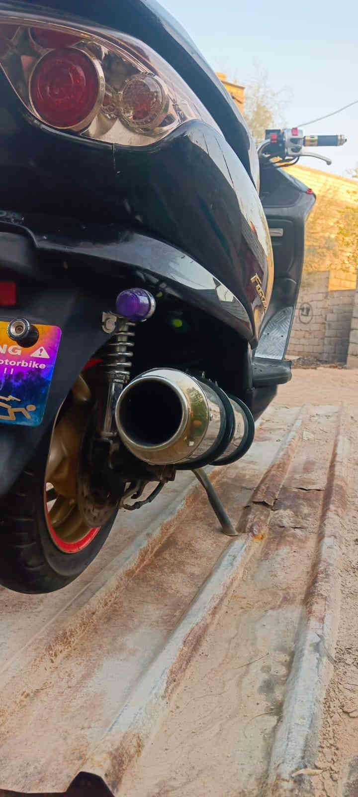 للبيع فورزة 09
سعر 1350
محرك برقي ما مفتوح فول نعومه
7 كير 4 تحويلات
كهربايات كامله تايرات جدد باتري جديد
دسكات امامي وخلفي جدد دبلات امامي وخلفي جدد
دهن كله موتل
ماء أخضر زيتي جديد
دراجة جاهزه كلش
مكاني البصرة ابي الخصيب باب طويل رقمي ***********
الموشراي لا تراسل ولا تخابر اعبر المنشور
