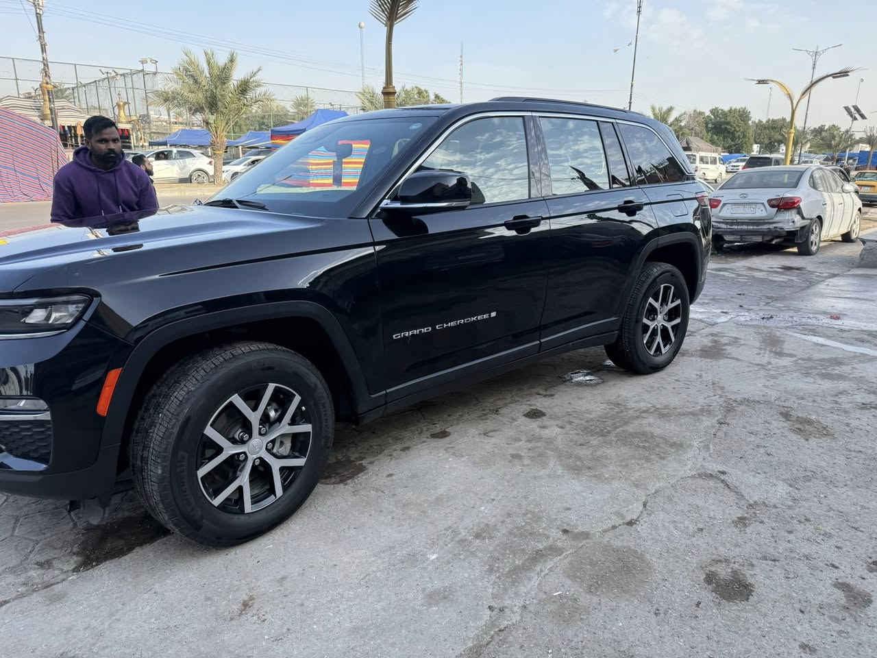 سلام عليكم 
جيب شيروكي 2024 فول مواصفات ما عدا الفتحه رقم أربيل 
ماشيه فقط 4000 زيرو وارد أمريكي حادث بس باب مبدل 
رادار امامي و خلفي 
صندوق كهرباء 
كشن السايق و الراكب كهرباء 
كير ماوس 
تدفئه تبريد 
تشغيل عن بعد 
بعد هاواي مواصفات سعر 350 مكان بغداد 
***********
