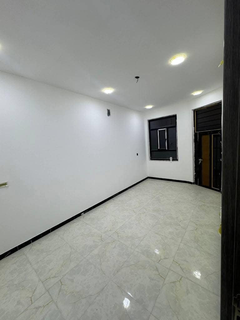 الدار للبيع 
زراعي سند ٢٥ مشمول بالتطويب 
يقع التقية الثالثة خلف مدرسة البشير مباشر خدمات كاملة 
بناء حديث درجة اولى غير مسكون 
المساحة ١٥٠متر 
طابق واحد غرفتين وصالة وبراني ومطبخ وممرات ٢وحمام داخلي وحمام خارجي وكراج خارجي 
للاتصال  واتساب ***********
