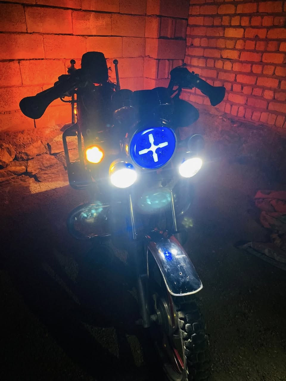 سلام عليكم   تراجه جونده نضيفه شرط المديل 21.  كهربايات شرط محرك نضيف السعر مليون بيه مجال الطيبين وتفاصيل عله رقم المكان سماوه رقم ***********–***********
