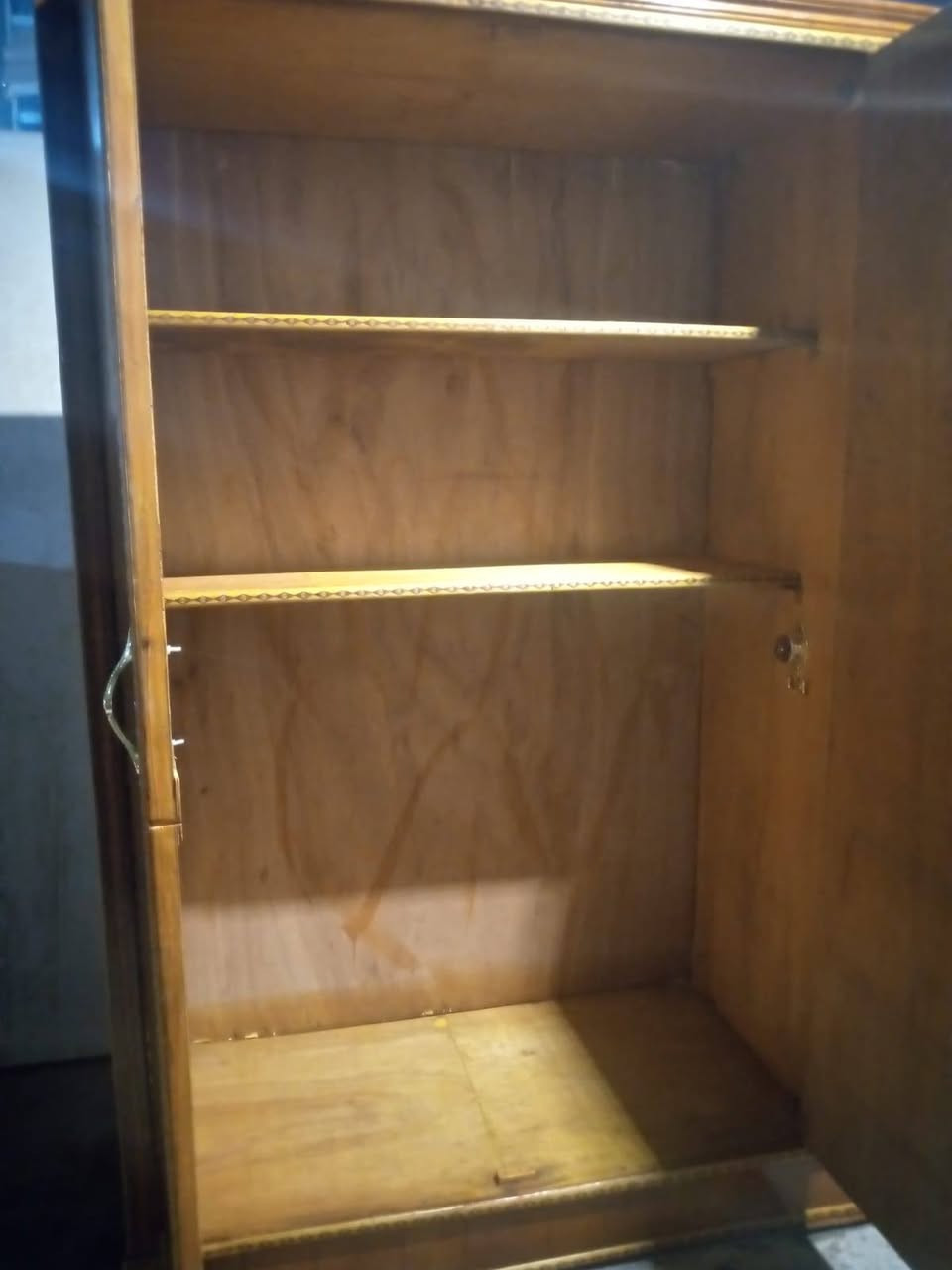 كنتور خمس أبواب تسكام اخو جديد ٥ارفوف مع تعاليك نضافه شكل انته تقيم سعر شد  ٣٢٥ نساهل لشراي واكو توصيل عنواني كربلاء حي عامل منطقه ثانيه رقمي *********** محمد نجار
