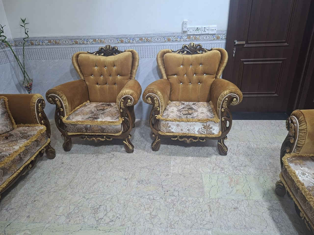 سلام عليكم 
تخم لبيع ١٠ مقاعد
بغداد الجديدة
نظيف جداا
بدون ضرر
اتصل بي واتساب***********
