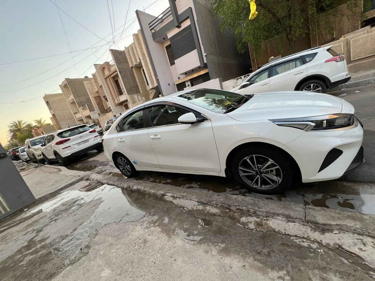 السلام عليكم
كيا سيراتو ٢٠٢٤ خليجي فول مواصفات فتحة محرك ٢٠٠٠ 
ماشية ١٠ الف كيلو بيه شويه صبغ بالدوسات فقط وبيه طخة صغيرة على كد شبر بالكنر مال الجاملغ الخلفي فوق التاير موضح بالصورة
السعر ١٨٠ 
مكانه بغداد 
***********
