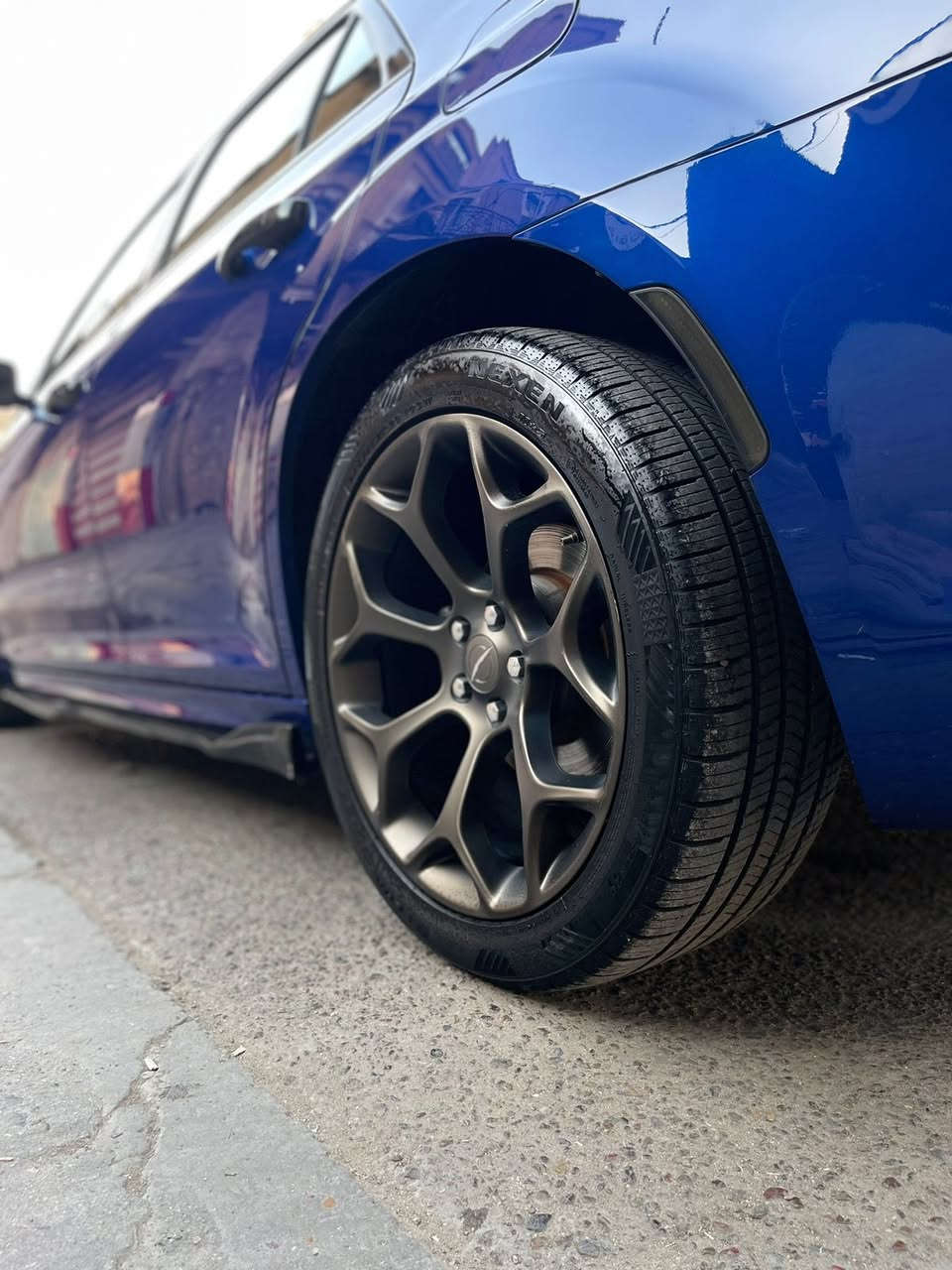 السلام عليكم 🤚🏻
كرايسلر اوباما 300S كولد
2019
المحرك : . v6. 3600.
وارد كندي كلين 
بيها PDR كلش قليل 
كير محرك بشرط برغي ممفتوح 

ماشية 85mi 

رقم اربيل  باسمي سنويه جديد هزه فحص جديد تحويل بشرط
 
📍مواصفات الS فول 1/1 
📍بصمة تشغيل 
📍بانوراما 
📍شفتات استيرن 
📍نضام سبورت 🏁
📍كشنات جلد بلاد S
📍 كشنات كهرباء 
📍كشنات تدفئه 
📍تدفئة ستيرن
📍مثبت سرعة 
📍كامرا خلفية 
📍مري جانبي هيتر
📍حساسات 
📍دخول ذكي (بصمه)
.
وبعد مواصافات الS المعروفه 

للاستفسار اكثر الاتصال

***********
 
مكان السياره البصره 
السعر300 وبي مجال
