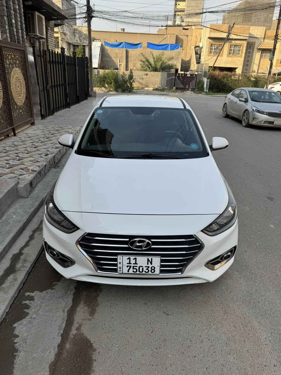 اكسنت موديل 2020 سياره جديده بمعنه الكلمه ماشيه 32 الف حقيقي مال بيت استعمال شخصي اي نقص مابيه 
مكان السياره بغداد المنصور ورقمه بغداد الجديد 
السعر 128 وبيه مجال  ***********
