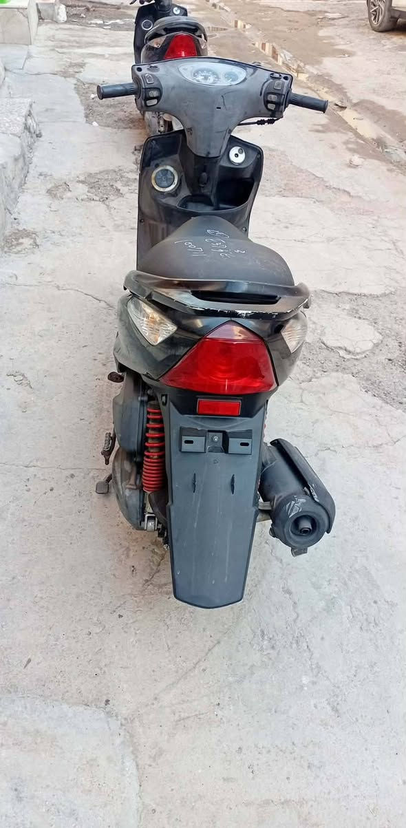 السلام عليكم دراجه ثعلب للبيع دراجه نضيفه جدآ السعر خاص هذه رقمي *********** مكاني بغداد
