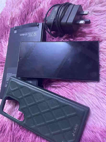 سلام عليكم 
الترا24 اس جديد مستخدم قليل ذاكرة 256 سعر مليون قفلة او مراوس ب ايفون 15برو ماكس مكان ميسان استفسار ***********
