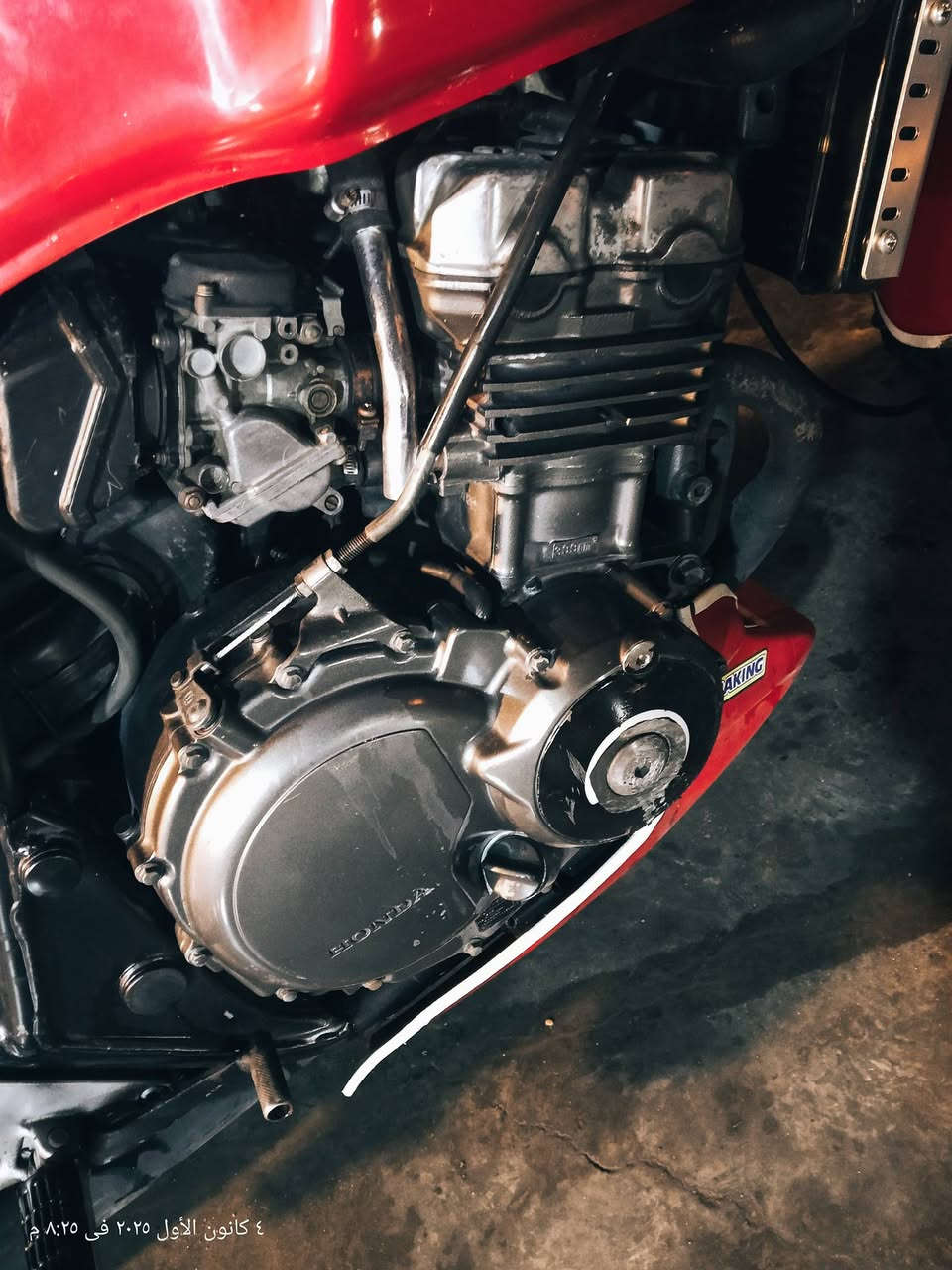 Cb400 للبيع 
جيل اول 
كفاله عامه اوراقها كامله كمرك مدفوع
بيها بس كلجات تعبانه وشويه نقوصات 
بغداد *********** للاستفسار
