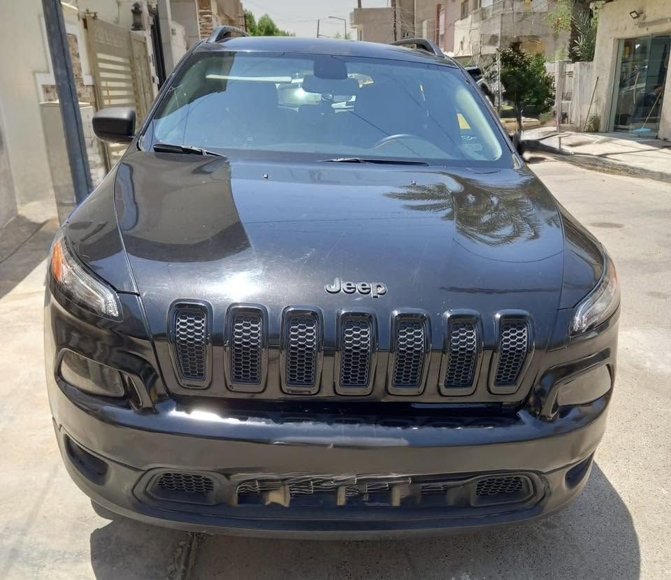 بيع او مرواس 
جيب شيروكي  بزون  موديل 2017 فور ويل اسود محرك 2.4 اربعه سلندر  السياره  جاهزه  وبالنسبه للرقم نتفق واتحمل  مصاريف  الرقم
الاتصال واتساب ***********
