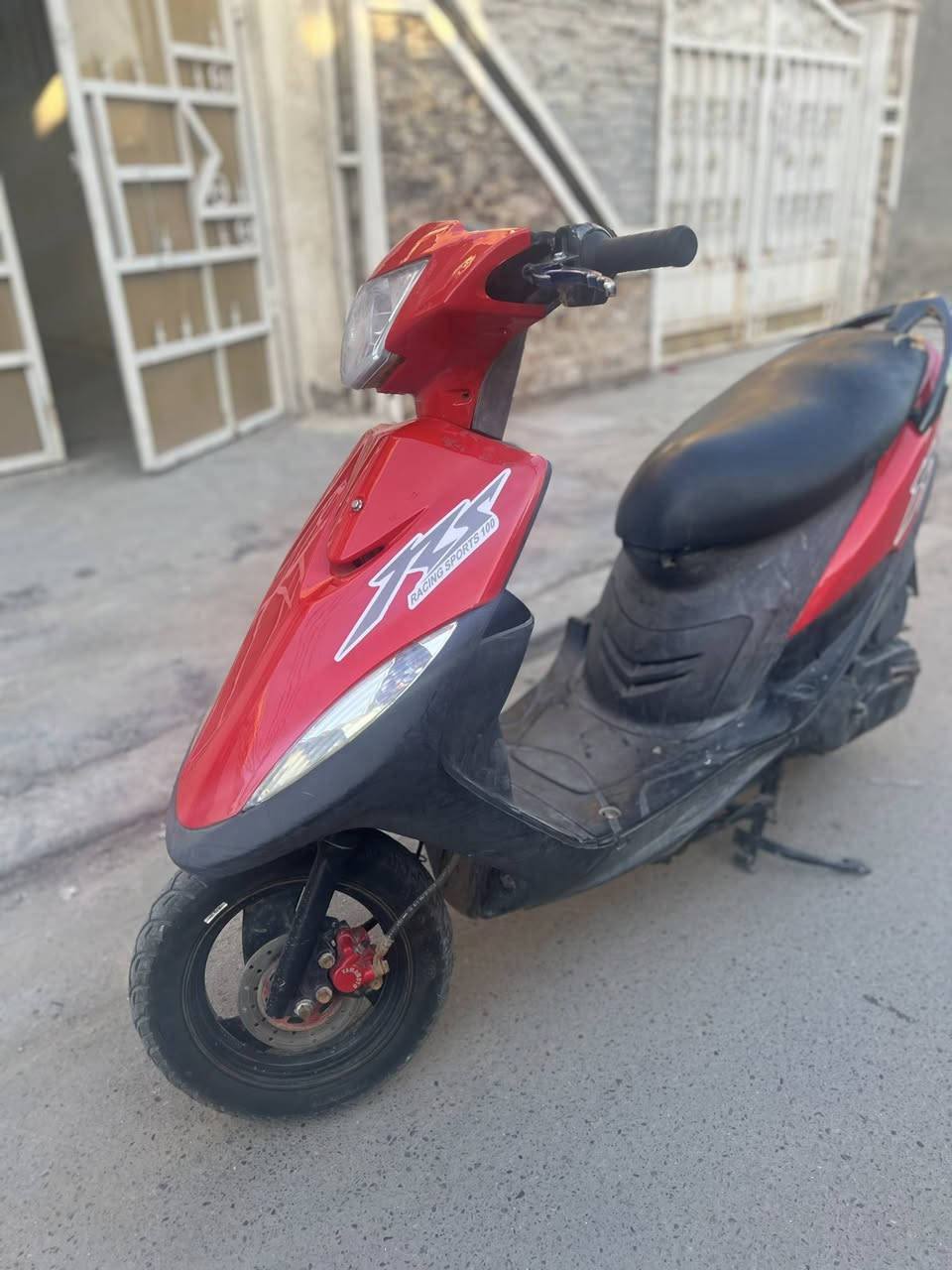 السلام عليكم للبيع ماكس عدله بوشه 49مكينه بلادي الدراجه ناعمه خير منالله مابيها اي نقص كامله كهربائيات كلها شغاله 
شلعه معدل 
المكان بغداد الشعب 
السعر 650وبيها مجال 
استفسار ***********
