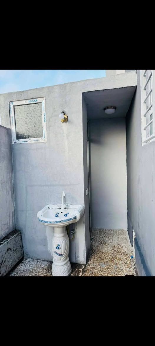 بيت للبيع موصل حي الانتصار شارع 30 قريب على مدرسه المكارم مساحه 125 طابق ونص ملك صرف سند طابو الزهور السعر 65 وبي مجال الاتصال والاستفسار على هذا الرقم مكتب ابو خالد للعقار شارع 60 مقابل سنتر الانتصار ***********رقم***********
