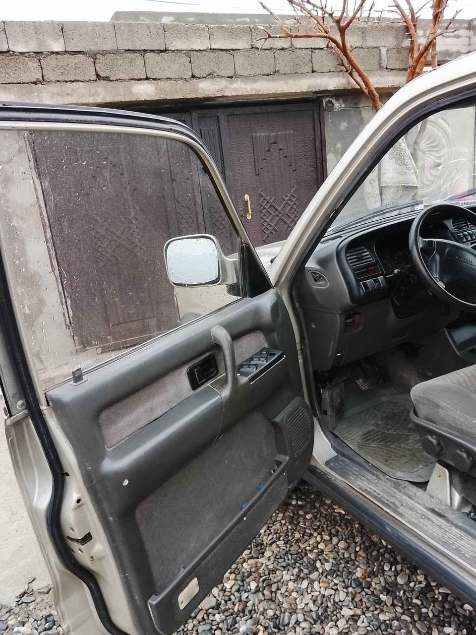 ئایسوزو ترۆپەر ئۆتۆماتیک گێڕومەکینەی کراوەتە بەتەی دووونیو سەیارەکە بێعەیبە توندو تۆڵە گەرمیو کارەبای مەزبووتەبێدەعمو بێ لێدراوە بۆیاغی نیە تەنها چەمەلەغی لای سەکن کەمێکی بۆیاخە سعری 25گەڵاو کەمێک معامەلە شوێن پشدەر ***********بەعلوج دەیفرۆشم
