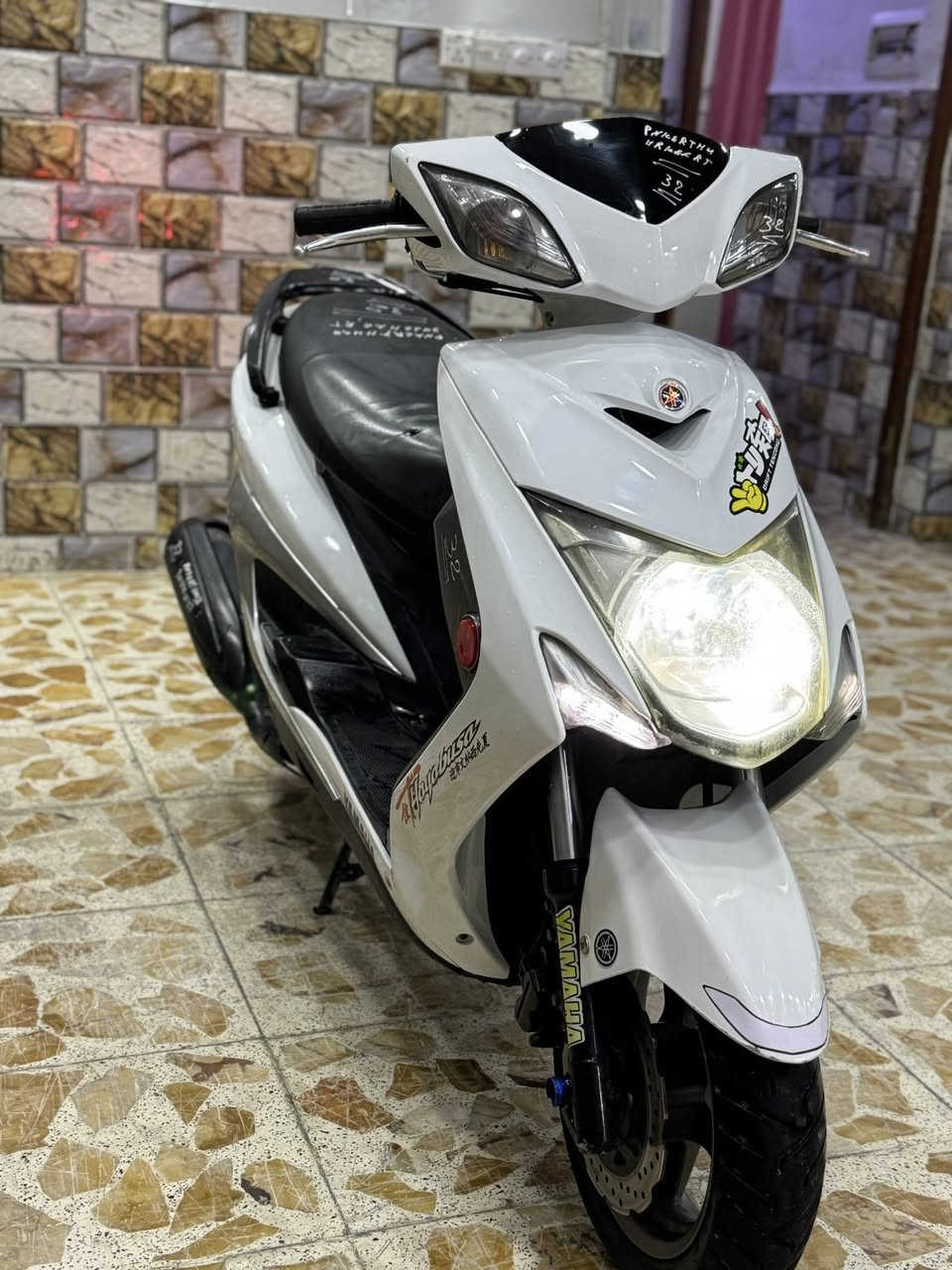 للبيع دراجه سكنس لد حديث نوزل خطين ستان كهرباىي  قبق نفخ شلعه معدل خير من الله دراجه تتعب تكول جديده مال بيت مكينه ممفتوحه كفرات اصليه شلعه معدل خير من الله مكان بغداد الكرخ السعر مليون و150 وبيهه مجال والاستفسار الاتصال ***********
