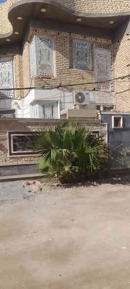 السلام عليكم بيت مساحة ٢٠٠ م في الموحيه نزله الصفاه القديمه يتكون الطابق الارضي من غرفتين ومطبخ وصالتين واستقبال ومنور عدد ٢ وصحيات داخلي وخارجي والطابق الثاني من ٤ غرف وصاله وصحيات السعر ٤٠٠ للاستفسار الاتصال على الرقم الاتي ***********
