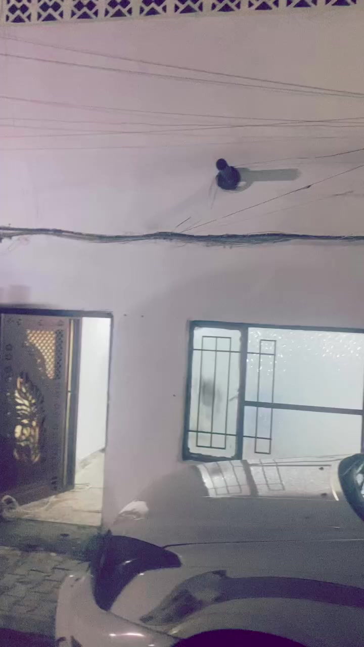 سلام عليكم 
نص قطعه نضيفه ومرتبه 
لليجار عنوان قطاع 61 قرب الساحه الزغيره 
يجارهة 350 مع الماء والكهرباء للتواصل والاستفسار 
*********** واتساب فقط
