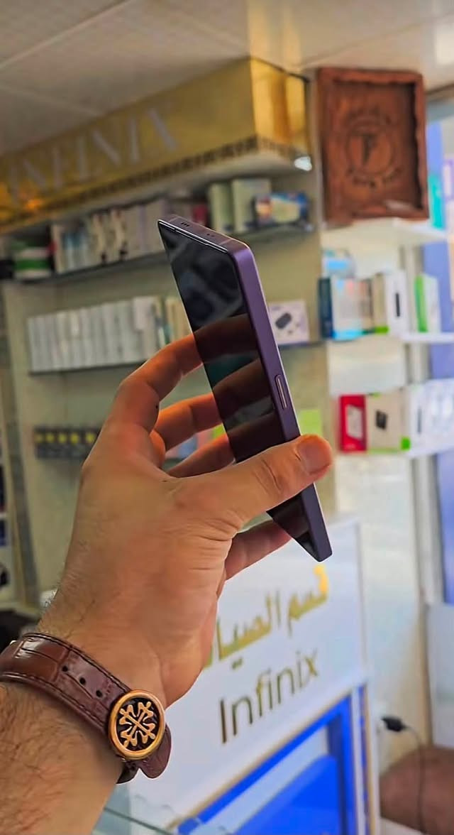 جهاز انفنكس نوت 50 برو
Infinix Note 50 Pro

شاشة اموليد جيدة بحجم 6.78 بوصة وتدعم معدل التحديث 144 هرتز.

ذاكره:256
عشوائيه:12+12
كل الالعاب:120فريم

كاميرا خلفية جيدة بدقة 50 ميجابكسل تدعم تقنية التثبيت البصري (OIS).

مقاوم للماء والغبار معيار ip4

معالج بدقة تصنيع 6 نانومتر.

بطارية كبيرة بسعة 5200 مللي أمبير.

شحن سريع ممتاز (بقدرة 90 واط).موجود بالعلبة 

دعم الشحن اللاسلكي المغناطيسي MagCharge (بقدرة 30 واط).موجود بالعلبة 

مزود بمستشعر لقياس تشبع الأكسجين في الدم ومعدل ضربات القلب.

مستشعر بصمة الأصابع مدمج في الشاشة.
كامل ملحقات كارتون شاحنه سماعات شاحنه لاسلكي 
مداخل صيانه 

السعر:300الف قفل


**إذا كنت صاحب هذا الإعلان وتريد حذفه لأي سبب، رجاءا أرسل رسالة إلى الدعم الفني**