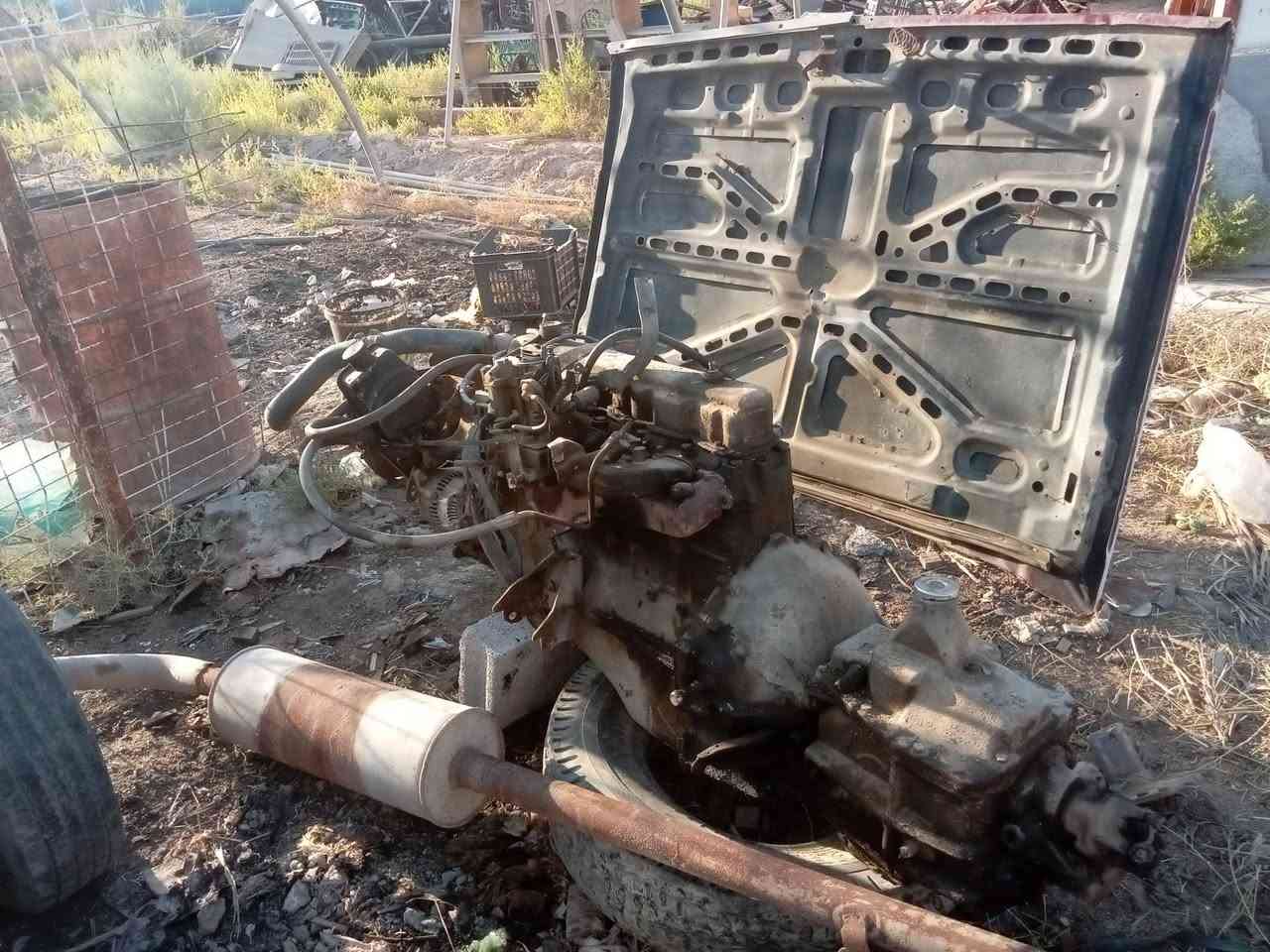 سلام عليكم غراض شوفر ليت موديل 1983 محرك معا كلج معا كير معا اكسل خلفي ديل تاير اصلي معا فرند ممه معا تايرات لاستفسار برقم ***********
