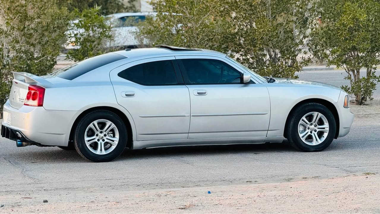 سلام عليكم 
جارجر 2010 فول مواصفات 1/1  فتحه 
6سلندر 3500 
السعر 114$ 
وارد أمريكي حادثه جاملغ امامي فقط وبعض الاماكن رش تجميل بدون ضربه مكينه وكير وحداده تخم تاير جاهزه اي نقص مابيه رقم بغداد مشروع وطني سنويه 2029 تحويل مباشر داخل جلد لونين مثبت سرعه سياره جديده عنواني البصره الاستفسار *********** البصرة, العراق
