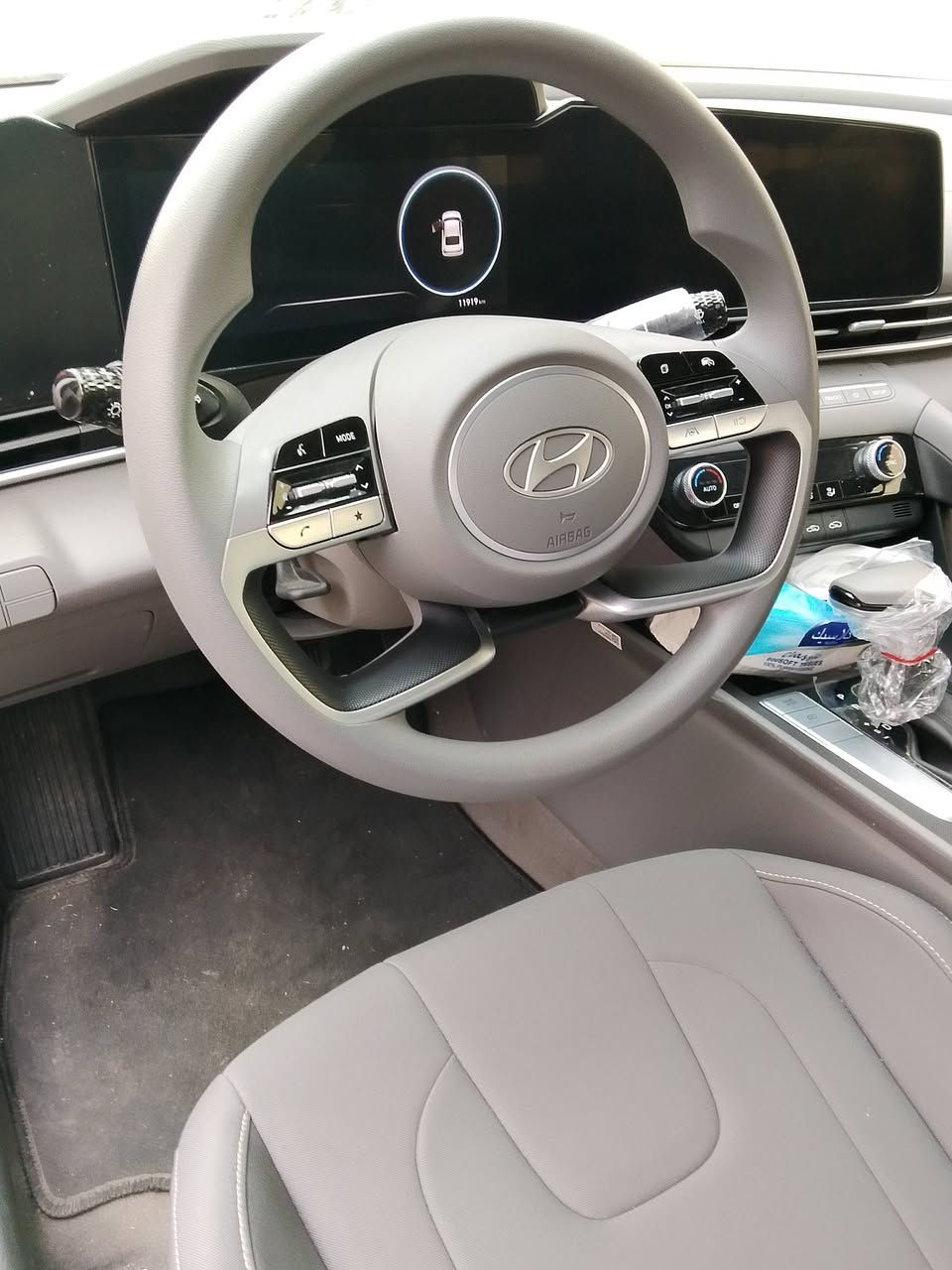 للبيع الانتره موديل 2024 وارد امريكي بدون ايربك  ضرر يمك دك رقم شاصي بصوره ماشيه 11 ألف كيلو حقيقي رقم اربيل بسمي محرك 200 دوش  كلش نضيفه سياره تفاصيل السعر 160  وتساب *********** مكان سياره رمادي
