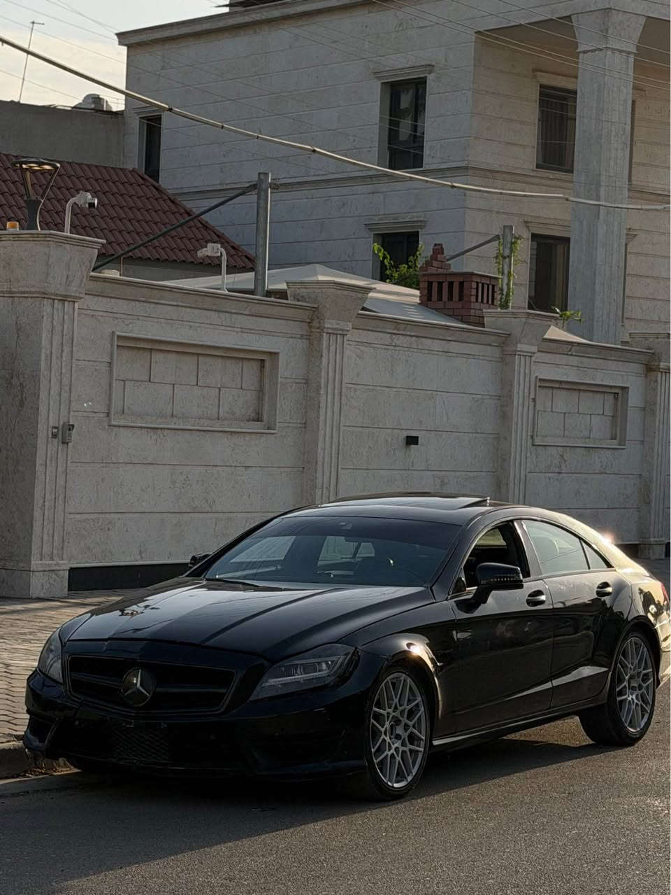 تحيه طيبه اخوان للمراوس فقط قطعه من اصل 2 بالعراق والوحيده سوده CLS AMG 63 اصل 
2012 v8 تون توربو 
فول 1/1 اعلى فئه 
بيهه كم نقص بسيط فقط 
مكاني بغداد حي الجامعه 
*********** بغداد, العراق
