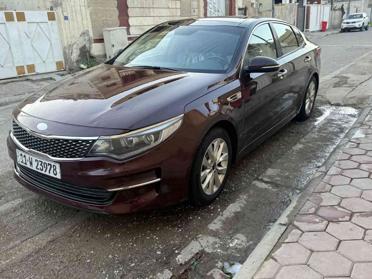 تحيه طيبه ….❤️
سياره للبيع نوع كيا اوبتما
موديل2016 
رقم بغداد حره تحويل مباشر مشروع وطني 
لون باذنجاني 

حادثها كلش بسيط وبدون تبديل وبدون صبغ وبدون دواااخل كما موضح بالصور فقط باارد كلش بسيط 
.
فول مواصفات للاخير  
مواصفاتEx 
بانورما 
بصمه تشغيل + ابواب 
شاشه كبيره + كامره دواره 
كشنات جلد 
كشنات تبريد +تدفئه 
تدفيه بالستيرن 
بك لايت لد 
قطعتين تبريد منااخي 
رادارات امامي وخلفي وجانبي 
اشاير مري +مري شفط 
3 وضعيات قياده (نورمال+ايكو+سبورت)
ماشيه133 الف فقط حقيقي 
وبعد هواي مواصفات 
وسعرها143 وبيها مجال بسيط بعد المعاينه 
ومكانه بالكوت مركز المدينه 
وهذا رقمي***********
