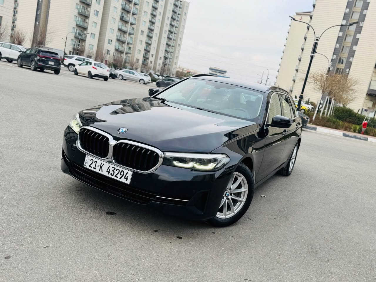 BMW 520i G31 2023
السلام عليكم اخواني .. للبيع أو مراوس
بي أم 520i موديل ٢٠٢٣ تفاصيلها كالأتي :
- السيارة خليجية وارد السعودية مكفولة كفالة عامة مطلقة محرك وگير وكهربائيات وصبغ وتبديل وبارد مكفولة من چكة الأبرة 
- محرك 2000 (TwinPower Turbo) جبار غني عن التعريف اقتصادي جدا بصرفية الوقود وشلعة وتسارع مخيف مع ناقل حركة 8 سرعات 
- لايت عالي ناصي زينون بلادي وليد امامي خلفي 
- حساسات 360 درجة دقيقة جدا تعطي افضل أداء
- كشنات ودواخل جلد قرميدي بلادي انيقة جدا 
- دواخل بيانو بلاك مع انارة محيطية بالداخل متعددة الالوان جميلة جدا 
- كشنات أمامية كهرباء مع خزن ميموري 
- تبريد شاشة مناخين منفصلة امامي وخلفي وتبريد مركزي ٣ قطع 
- ستيرن كهرباء 
- شاشة دشبول ديجيتال مع شاشة وسطية كبيرة جدا متعددة الوظائف تدعم أبل كار بلي واندرويد وايرليس سريعة التكنيك 
- بصمة تشغيل وقبغ جنطة كهرباء وبردة خلفية كهرباء والجامة مال الجنطة تفتح بصمة 
- ٣ انظمة قيادة اقتصادي وطبيعي وسبورت مرعب 
- مري شفط كهرباء وقلاب مع البگ
- گير كوبرا وماوس تحكم وسايد بريك كهرباء 
- السيارة بعد بيها مواصفات يطيل ذكرها 
- السيارة جديدة جدا مابيها برغي نقص مكفولة من كلشي صيانة وتبديل دهن وفلاتر كله شركة تخم تاير هانكوك جديد متصرف عليها دينار طبعا الرزانة والعزل والسرعة والثباتية متنوصف ولا راح تلكيها بسيارة طبعا الـ 520 معروفة اقتصادية وخالية من التعقيد 
رقم سليمانية ترقيم جديد اقل من شهر فحص جديد مكان السيارة بغداد - البلديات والسعر المطلوب ٢٢٠ ورقة ( شدتين و ٢٠ ورقة ) وبيها مجال وسعرها مناسب جدا بالنسبة لموديلها ونظافتها 

‎للمعلومات الاتصال : 
***********    أسيا سيل
***********    فايبر + واتساب  المهندس احمد بغداد, العراق
