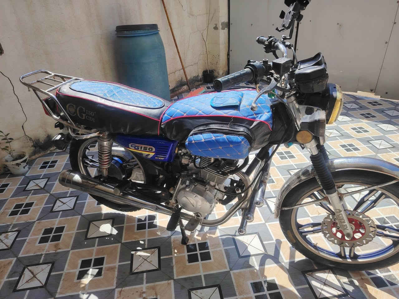 السلام عليكم 
دراجه سونك موديل 23محرك مكفول من الفتح لا تبخير ولا تنقيص نقص فقط اشاره خلفيه ودشبول بي قاعده وحده طاكه بس شغال كلشي مابي والباقي كله كامل اوراق اصولي حته ورقه الكمرك يمكن موجوده السعر 475مكاني بغداد ابو غريب ***********//***********
