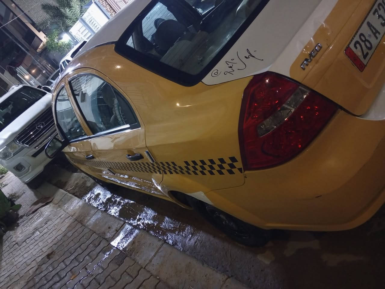 افيو للبيع مديل 10كير جديد بعده على ضمان مكينه جديده حداديه مشط بور تخم تاير كهربائيات كلها شغاله سياره جاهزه مصفره هيه وغرامه سنويه الي 30 بيها بنيد مبدل وجمالغ بدون دواخل السعر 45وبيها مجال مكاني نجف ***********
