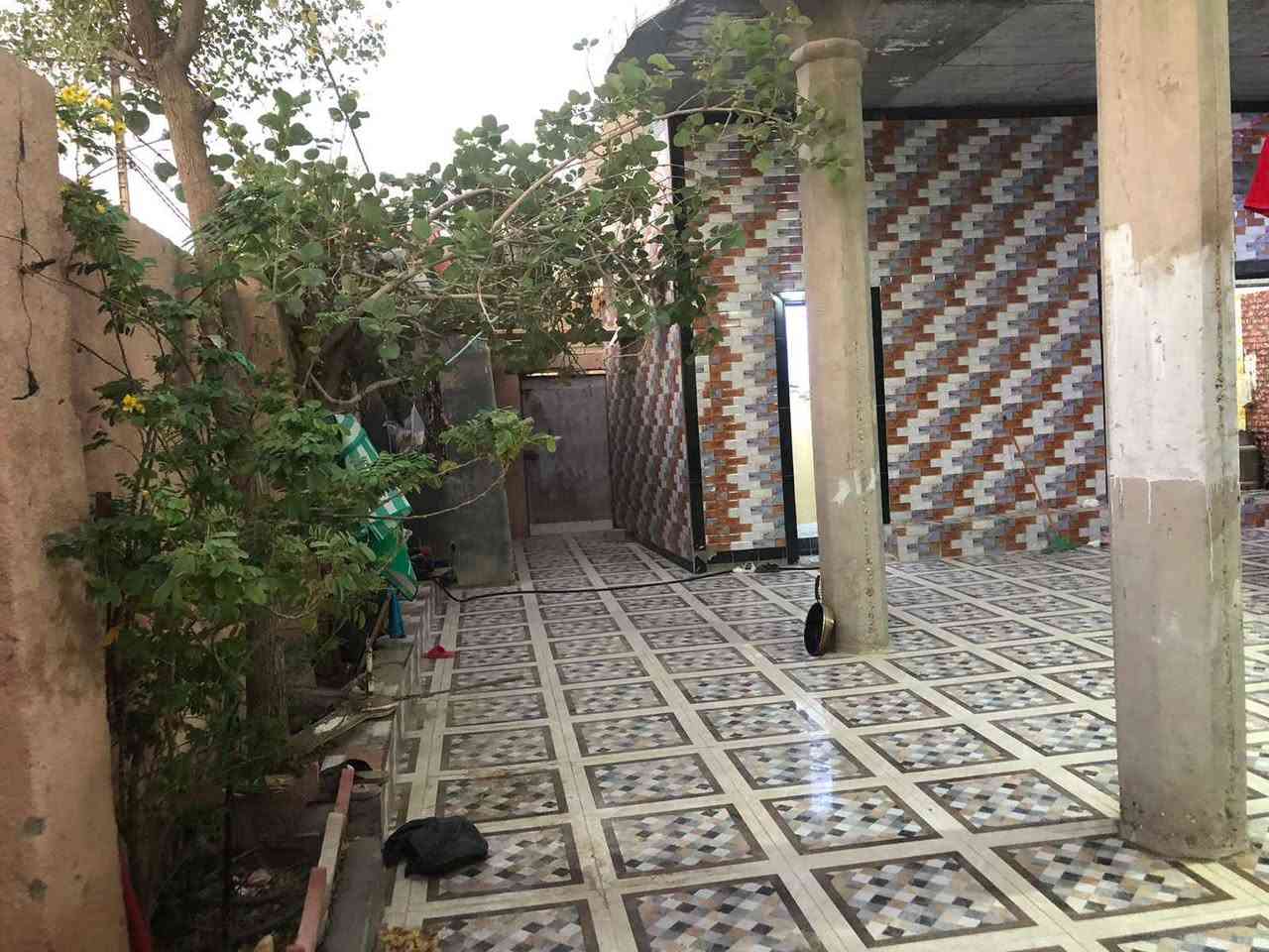 سلام عليكم بيت مساحته 300متر وتكون من غرفتين وصاله ودوانيه ومطبخ خارجي وطاريه 
الموقع حي صدرين ابو صخير السعر٣٨قفل /*********** 
➖ البصرة, العراق
