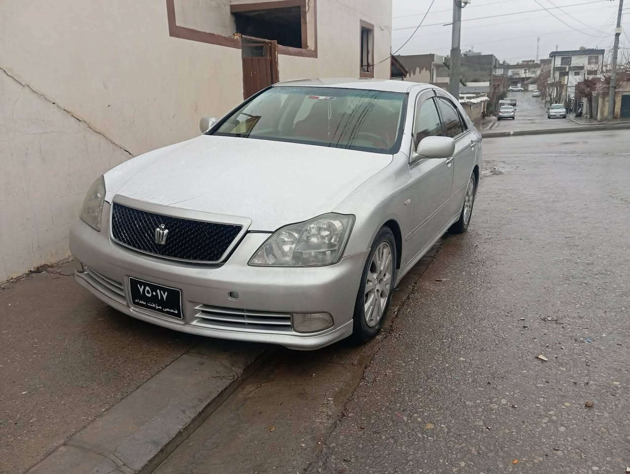 بەناوی خوای گەورەو میهرەبان
توێتا کـــــــــراوون شـــــــــاهینە
مۆدێلــــــــــی 2005 بڕاوە  بڕاوە
دوو دووگمە 
ئەتڵەت 
چوارتایەی لۆکی لەژێرە
برێکی بەسراوە
کارەبای هەمووی بەشەرت
هایدرۆلیکی گێڕی تازە گۆڕاوە
ڕۆن فلتەر پاتری تازەیە
پاشوپێشی کـــــــــەپسە
بۆعەیب مەگەڕێ
نرخی خوارهەموو بازاڕ
44معامەلە
پیرەمگروون
دەسخۆش ئەدمینی گووڵ
ژ،م  ***********
