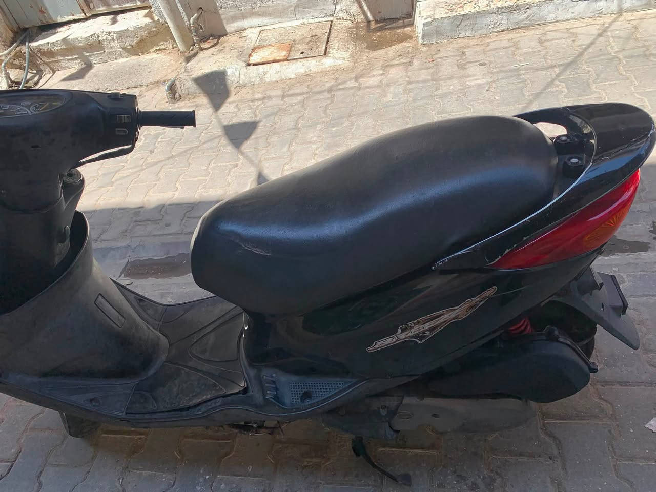 السلام عليكم شباب للبيع بريز نوزل ياباني خطين فحل دسك كله مختمه محرك ناعم حيل لايت زنون كهربائيات كله شغاله دراجه جديده وشلعه قويه اوراقه كامله السعر 800 الف وبيه مجال كراده ***********
