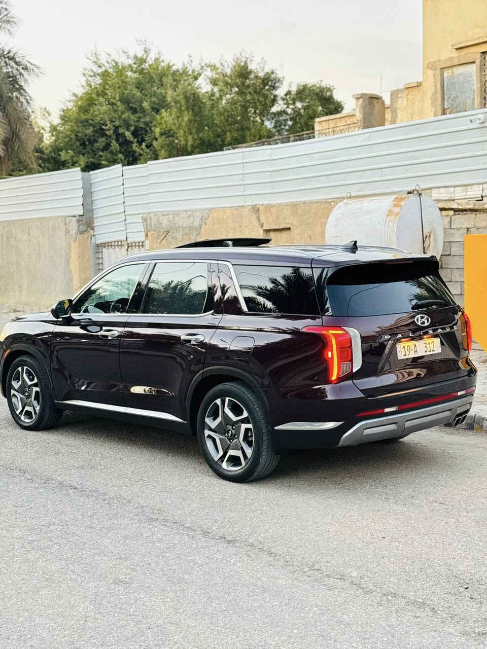 السلام عليكم هونداي بلسايد 2023 فول مواصفات فئة المتد 1/1
بصمة تشغيل وابواب
فتحتين سقف
بردات خلفي 
4 كامرات محيطية 360 درجة
ليد امامي خلفي LED
ويل 20 انج المرغوب
اشاير بلمري
رادار امامي وخلفي وجانبي
تحديد مسار قياده ذاتية
تدفئة وتبريد كشنات امامي وخلفي
داخل جلد
7 راكب سياحي كشن منفصل
حساس امامي خلفي
اوتو هولد اطفاء ذاتي
كشن خلفي كهرباء قلاب 
ثلاجة بلجكمجة
تبريد وتسخين كلاصات
شحن لاسلكي 
محرك 3800 
ماشية 47 الف  بحالة جداً ممتازة ومستوردهة ع ايدي كلشي ع وضع الشركة اي شي ما مفتوح بلسيارة
رقم مميز ثلاثي بأسمي تريدهة مع الرقم او بدون هم عادي
وبيهة بعد هواية مواصفات
حادث السيارة ربع دعامية امامي والبنيد بي فقط بارد واني صبغته بلعراق بدون ايرباك كلة سليم
والسونر مرفق بلمنشور
مكان السيارة كربلاء 
للاستفسار اكثر ***********
