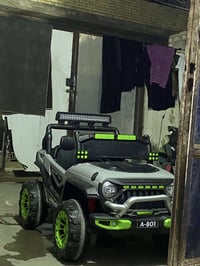 سيارة اطفال من سنه الى ١٠ سنين موديل ٢٠٢٥ مستعمله قليل نظيفه ١٠٠٪؜ اشت...