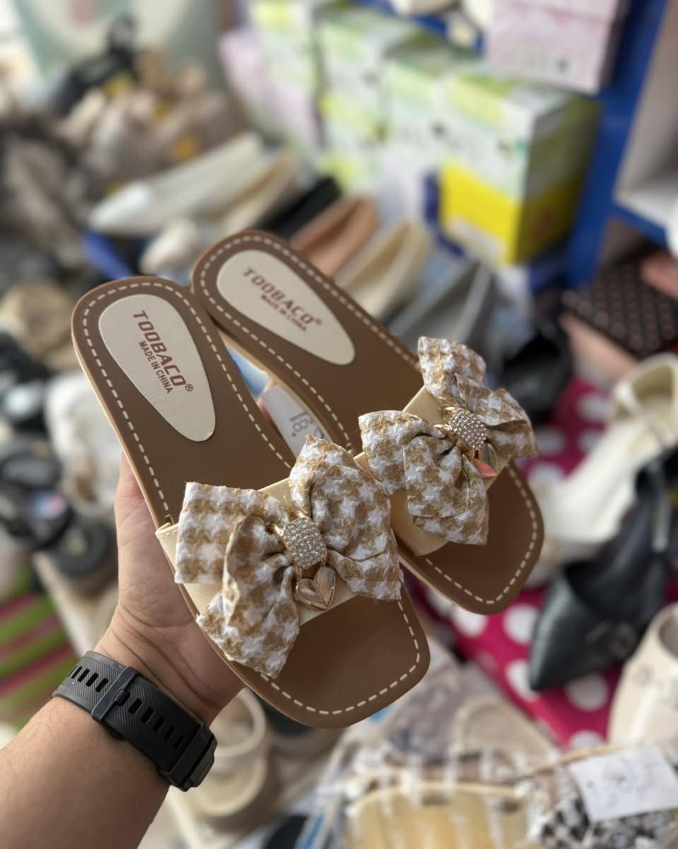 سلبر لاستيك السعر 2.000 دينار
قياس 41/40/39/38/37
#القلعة_للاحذية #احذية_القلعة


**إذا كنت صاحب هذا الإعلان وتريد حذفه لأي سبب، رجاءا أرسل رسالة إلى الدعم الفني**