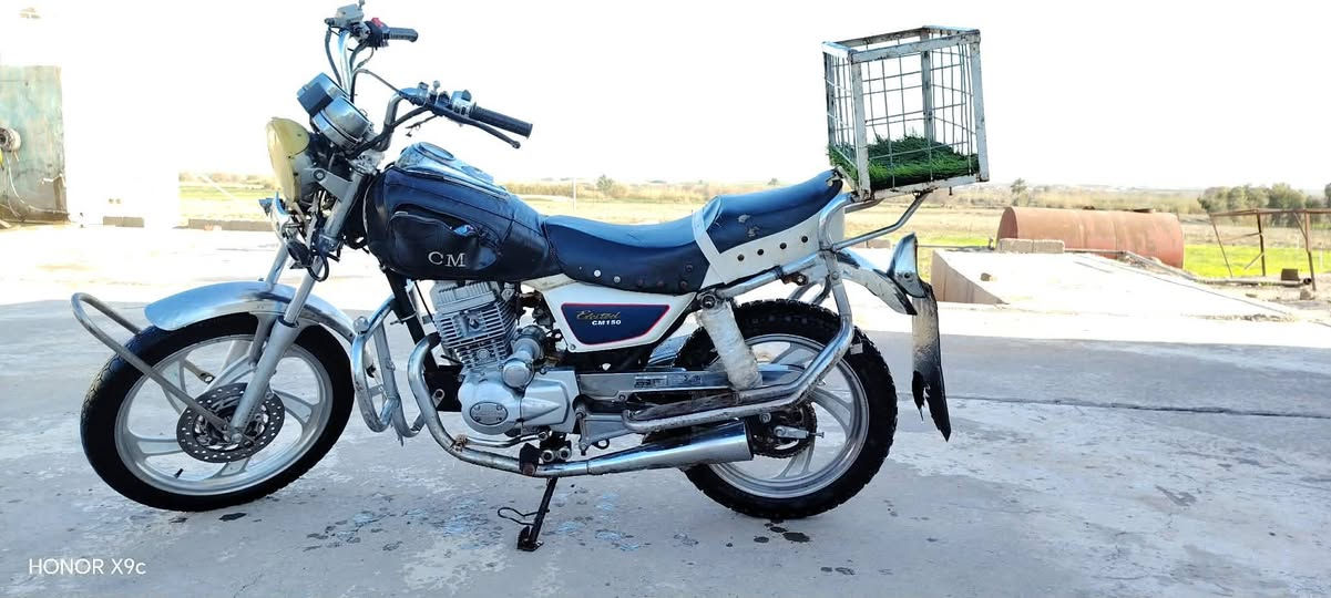 السلام عليكم موطور للبيع جني دبل بلك
الموطور  كلو شرط كهربايات كل شغاله نكره سلف ولباقي شوف العين الاستفسار النتصال ***********
ملاحضه الموطور مال جناي
