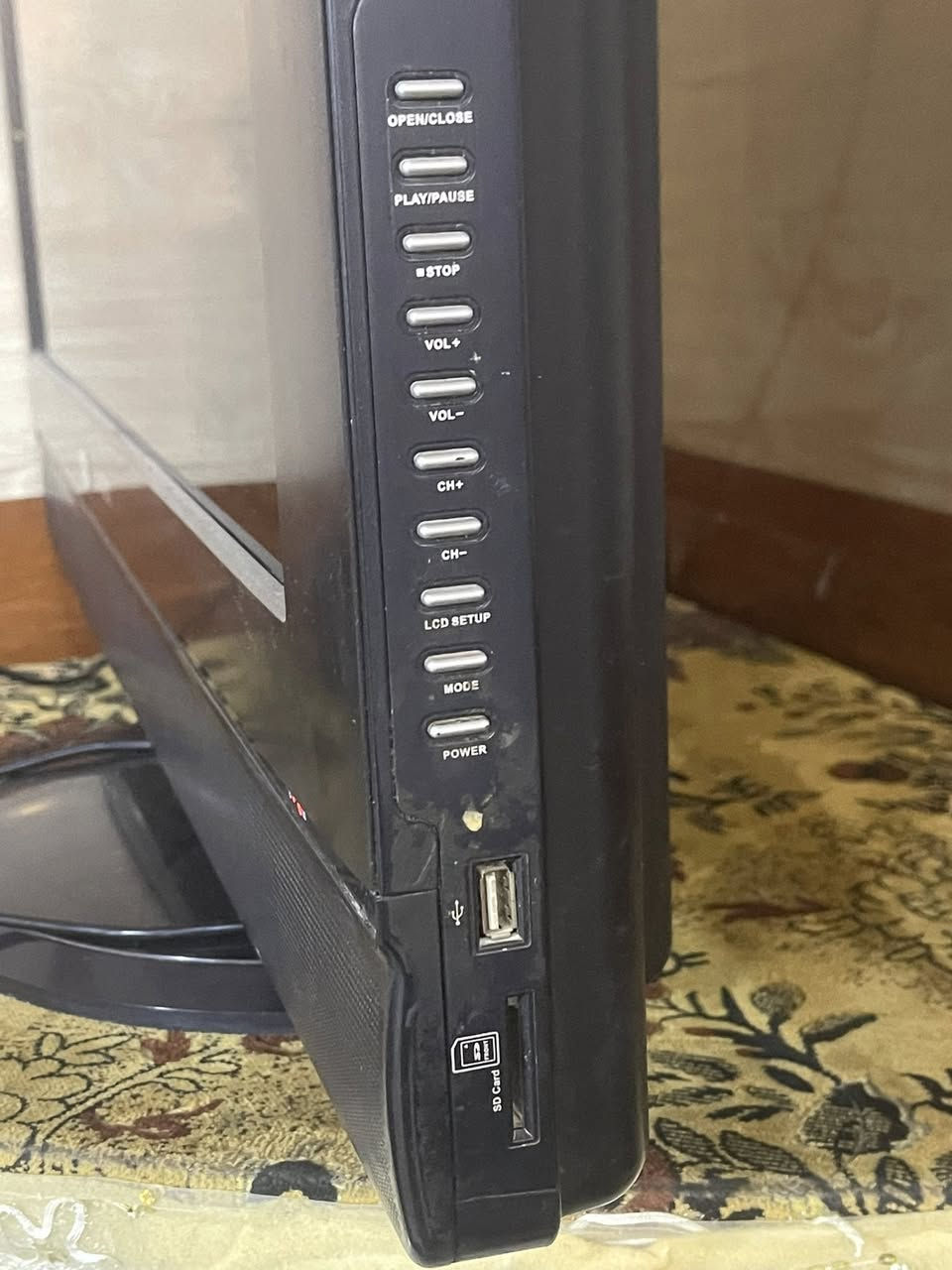 شاشه حجم 32 تحتوتي ع مكان قرص وباقي تفاصيله بيه جديده مادخله تصليح ***********
