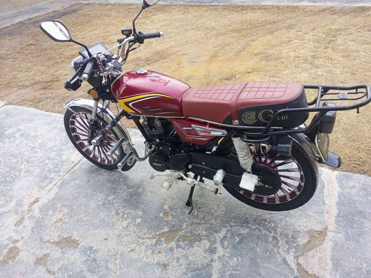 السلام عليكم دراجه 25 للبيع محرك 200 وترهم مراوس حسب القناعه النظافه مثل ما موضحه الصوره الخاص مفتوح***********
