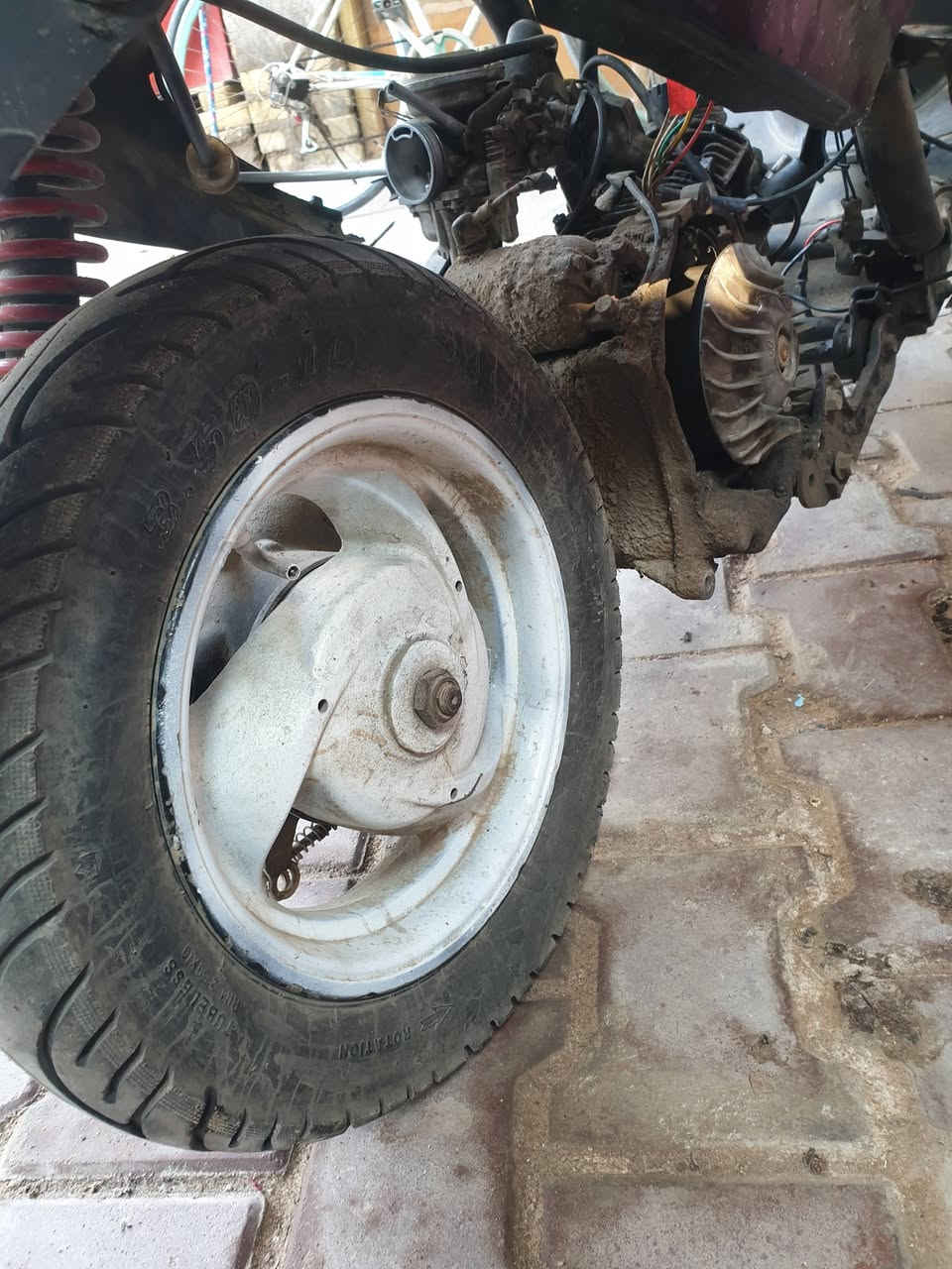 سلام عليكم دراجه فراشة لبيع عوزهة بس كور غراضهة انة فاتحه موجودات كلهن لسعر 150 لمكان ميسان مغربة لرقم ***********
