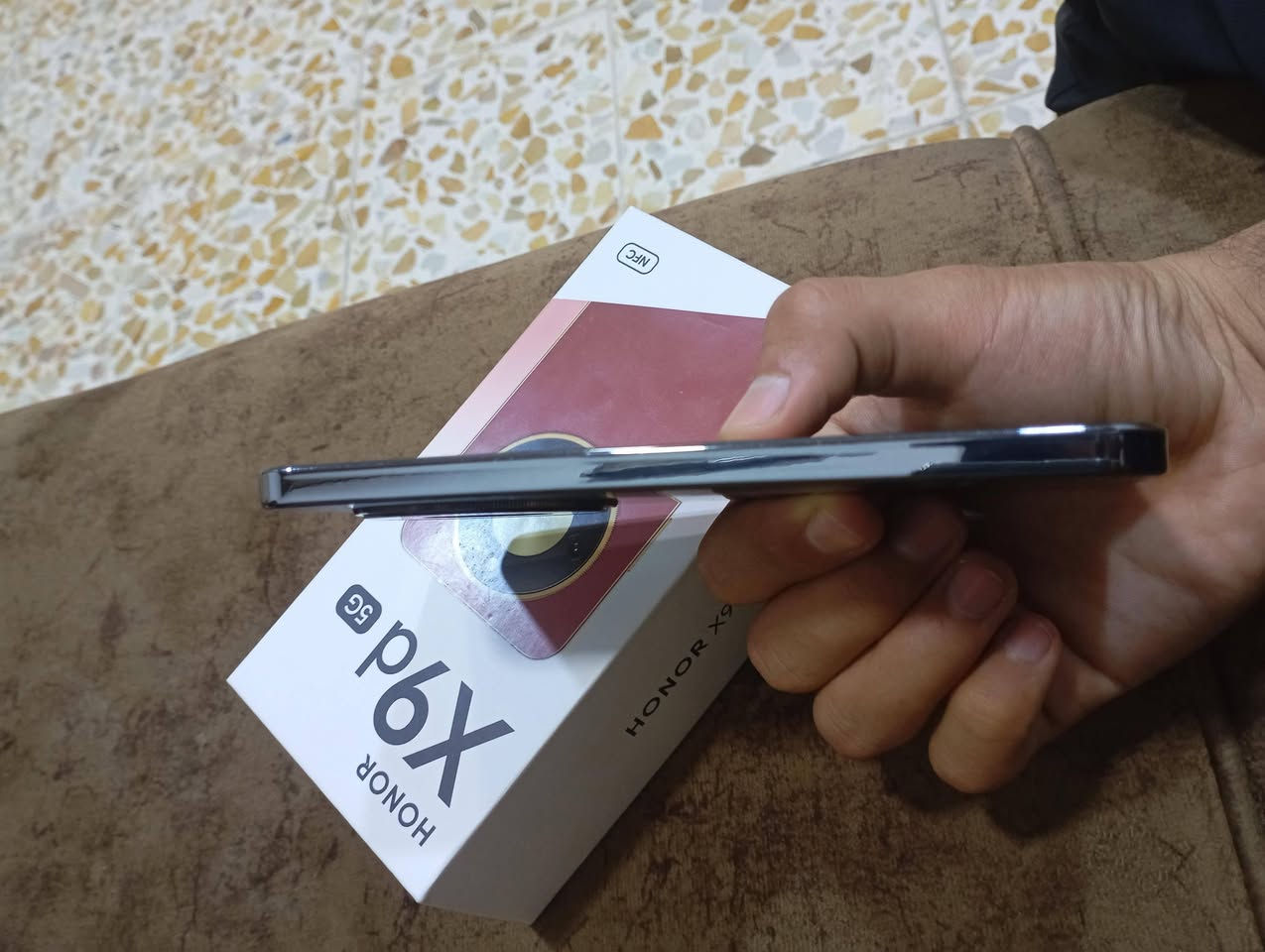 هونر HONOR X9d 5G اخو الجديد مستخدم شهر ونص كامل ملحقات
جهاز نضافتة 100% ذاكرة 256 عشوائية 24 
💵 السعر 445
مكاني موصل ايسر 
‏تواصل على الرقم ***********
‏
