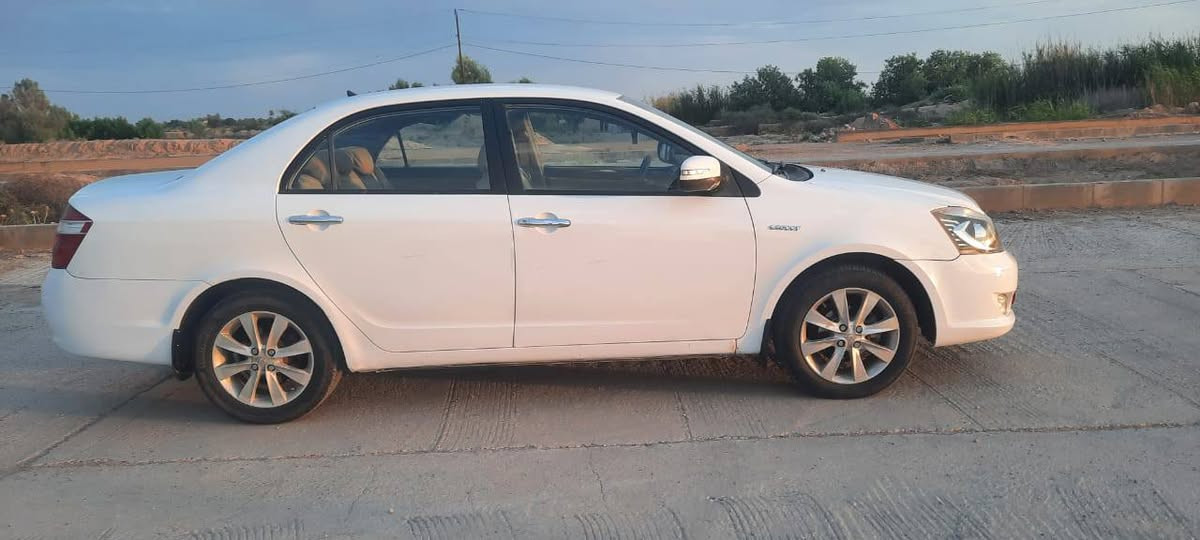 السلام عليكم
سياره جيلي موبل 2013
المحرك: 1800 CC (نشط واقتصادي جداً بمصرف البنزين).

​الكير والمحرك: مكفولات وبشرط الفحص (ما مفتوح بيهن برغي).

​البدي (القشر): نظيف ومظهره الخارجي مرتب ومرغوب مع تعمير خياسات قليل

​التبريد: ثلج وجاهز للصيف ❄️.

​الصدر والحدادية: جديدة وما بيها أي طقة أو صوت.

​الإطارات: تايرات جديدة مع ويل كب بلادي مميز.

​الداخلية: نظيفة جداً والكشنات مغلفة ومحافظ عليها.
​الأوراق: سنوية جديدة، تحويل مباشر وبدون أي غرامات أو مشاكل قانونية.

​💡 السيارة مالت بيت وجاهزة من كلشي، شغل واطلع وين ما تحب ما تحتاج أي مصاريف.
​السعر: [45$] (بيها مجال بسيط للشراي الطيب).
​المكان: [ميسان/ناحيه علي الشرقي].

​للاستفسار والتواصل:[***********] 📞
