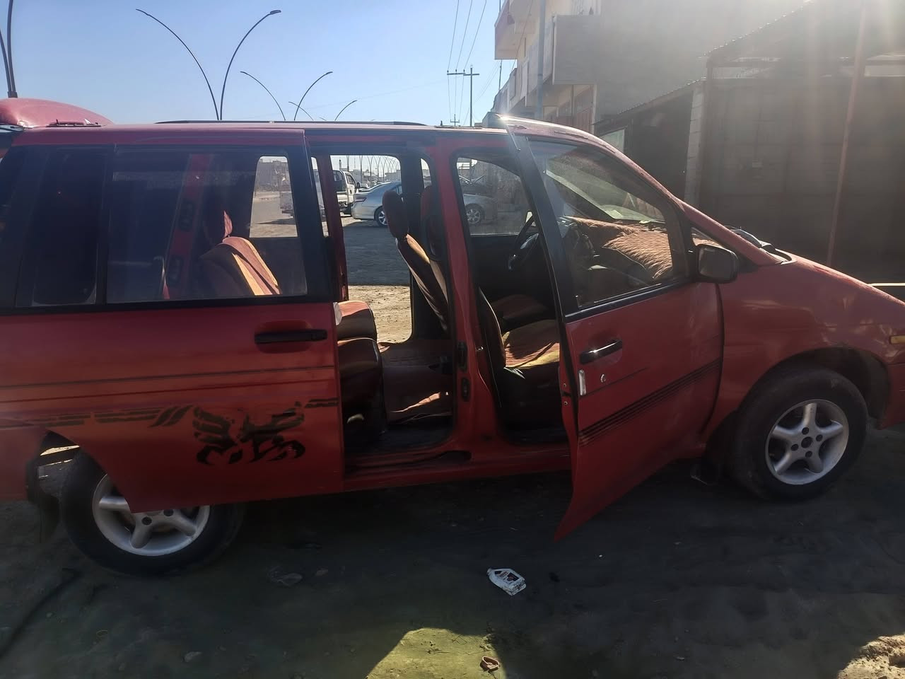 سلام عليكم سياره نيسان براري للبيع محرك وكير كفاله حداديه جديدة تخم تاير جديد السعر 35 وبيه مجال للاستفسار الاتصال ***********
