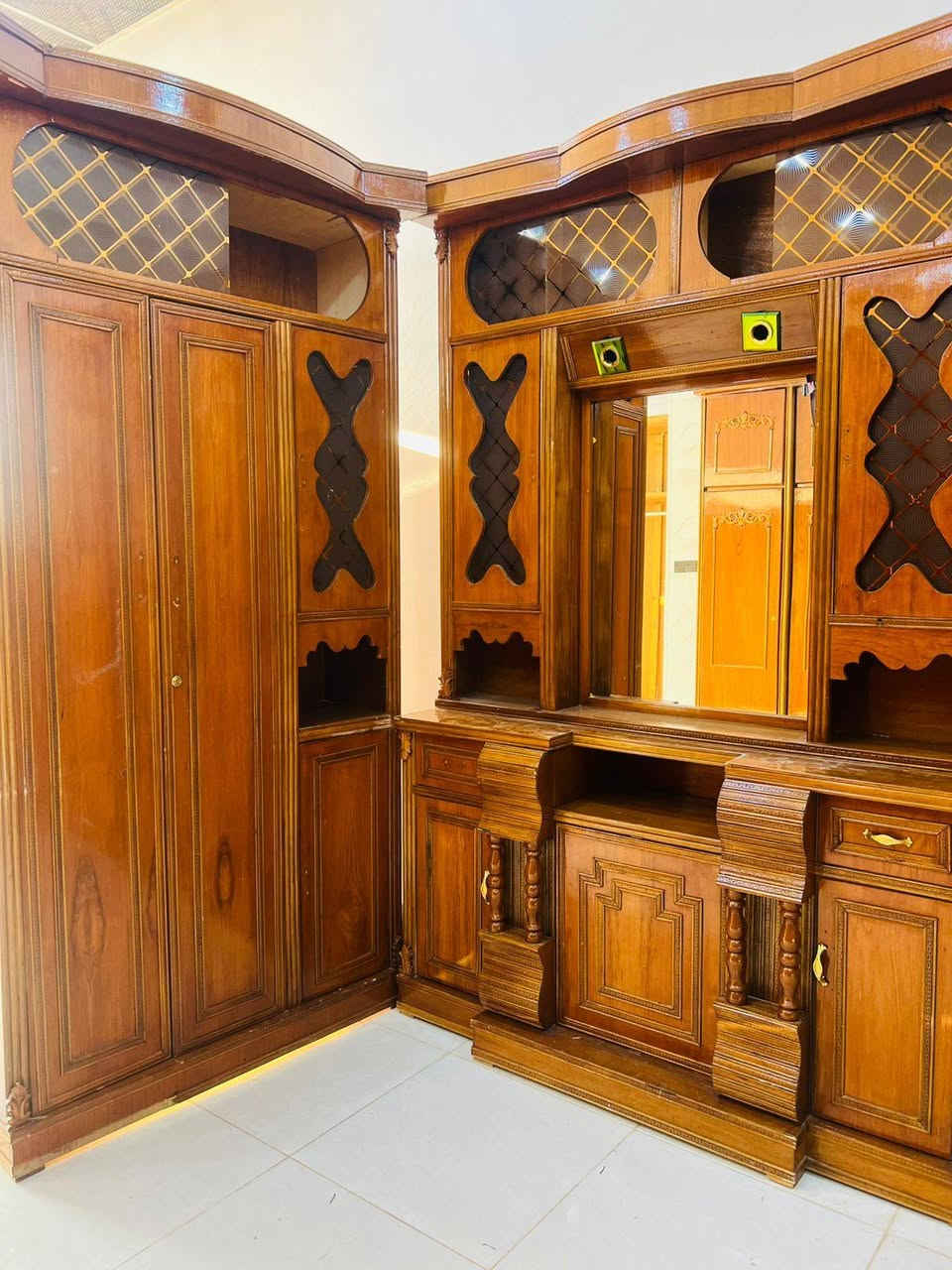 غرفه ام الدنك حطاطه جديده استخدام قليل السعر مليون 300 وبيه مجال بسيط ***********
