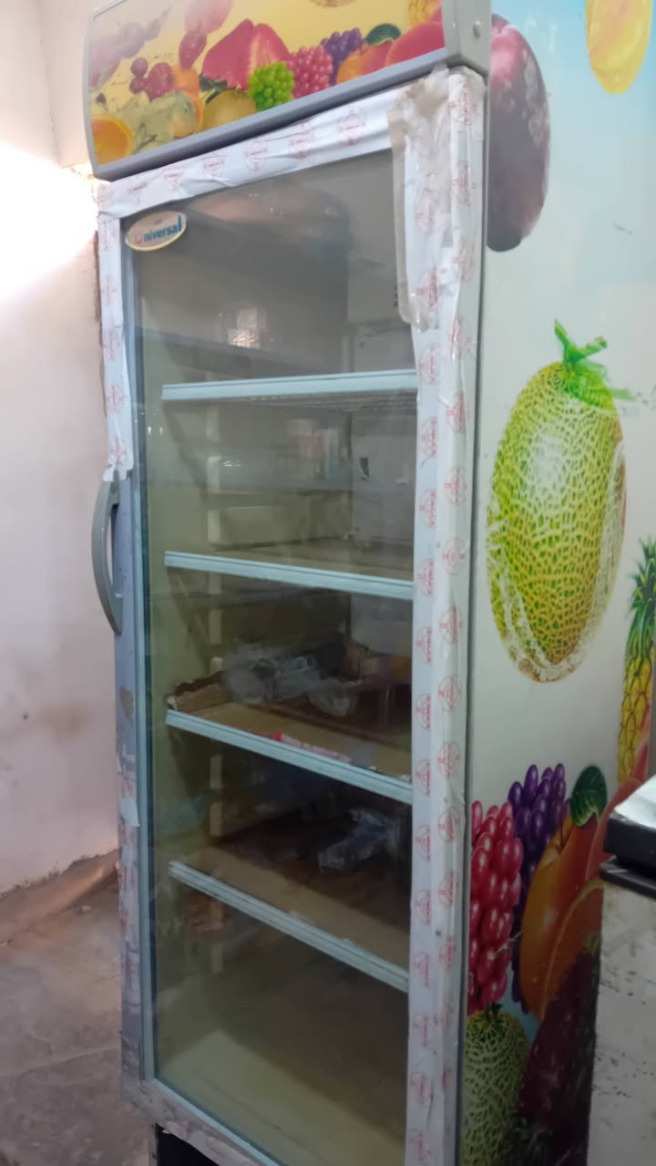 عارضه ومجمده نضيفات للبيع سعر المجمده 250 وسعر العارضه 350 رقم الهاتف ***********
