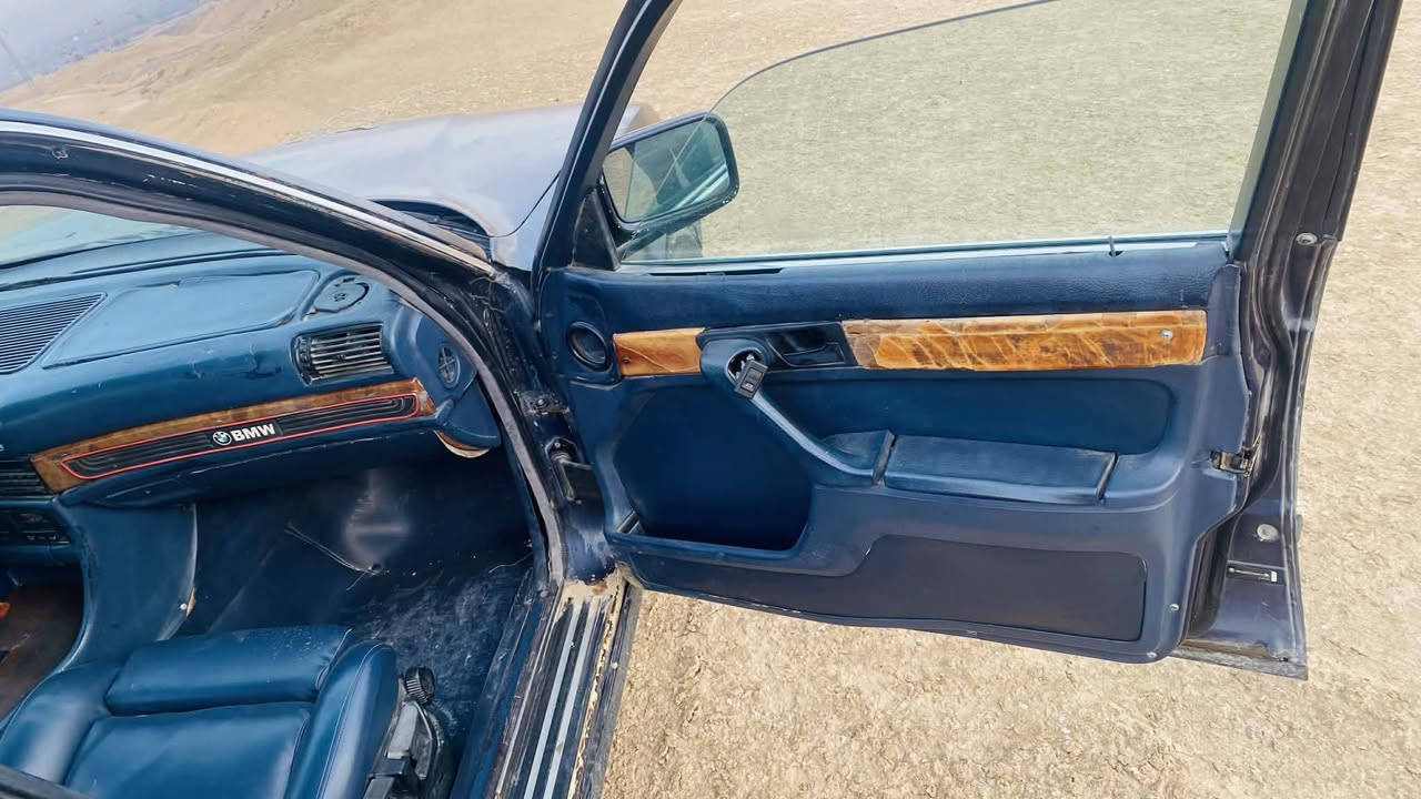 السلام عليكم بي ام 735 موديل1991 سنوية عضم عاج شرط وكالة وتحويل صدر امامي خلفي نضيف تخم تاير جديد ويل شمس حاوية سكليتر كهربائي كشنات جلد غرفته حلوة كشره شوف العين منضومه تبريد مربوطه وشغال لايتات زنون بكات كله شغالة مابيه كلوب نقص مراوس فقط مكان بيجي ***********
