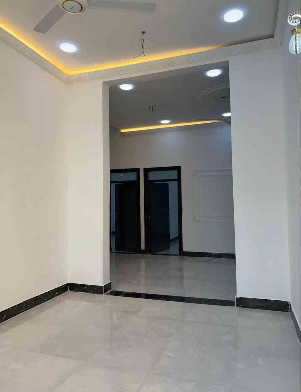 #اسعد_الله_اوقاتكم_بكل_خير⁉️👋🏼

دار سكن للبيع بناء 2025

#المساحه 270 متر 👍 

#جنس_العقار :: طابو ملك صرف زراعي باسم عراقي سند 25 

#العنوان :: البصره أبي الخصيب ابو كوصره ثالث  بيت عن شارع ابو كوصره رئيسي
#يحتوي البيت على ثلاث ٣ غرف منام كبار
و ديوان
و مطبخ و صاله
و مناور عدد 2
و صحيات داخلي وخارجي  و كراج سياره وحديقه 

#البيت جاهز من كلشي تستلم البيت عنده المكاتبه
كامل من مقطوره و كيزر و ماطور
جيب اثاثك و اكعد
و الف عافيه الي ياخذه

جميع الخدمات متوفره ماء كهرباء ومدارس 
#السعر (( 120 مليون  وبي مجال 
#للاستفسار الاتصال على الهاتف 📳📞
📳(***********)📳 اخوكم صادق البصرة, العراق
