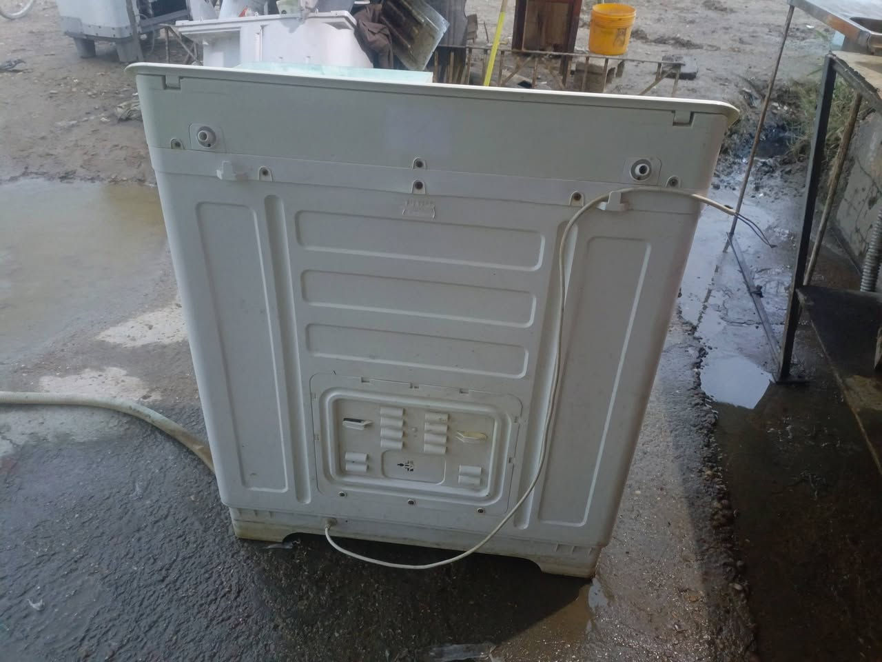 في الفلوجه.. النساف
غساله للبيع شغاله عل فحص  سعر 65 بيها مجال قليل
مكان حي شهداء قرب جامع المرسلين ***********
***********
