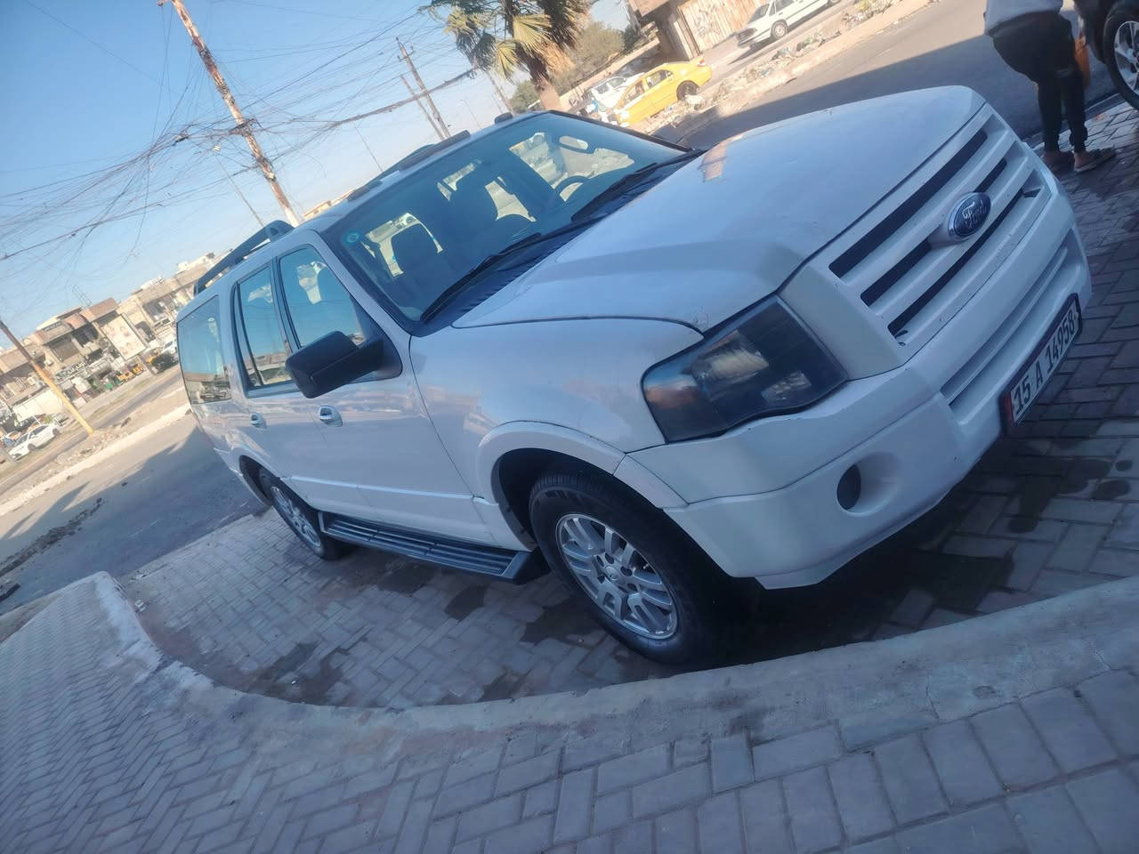 سلام عليكم فورد اكسبديشن موديل ٢٠١١ كير محرك جديد رقم انكليزي أجرة  تحويل ثاني يوم تخم تاير جديد حداديه جديدة كفالة من ضربة او صبغ بية شخط  بل بابين بيع او مراوس مكاني بغداد ***********
